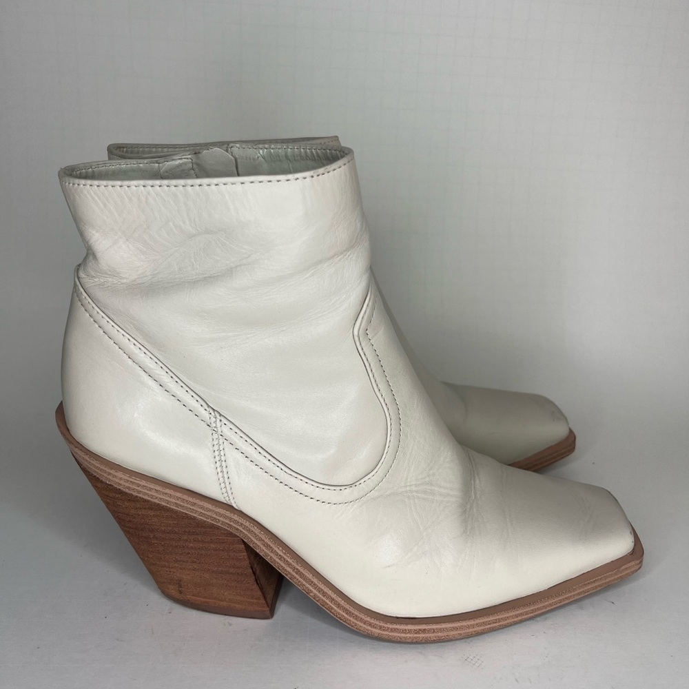 Vince Camuto Amtinda Ivory Square Toe Stacked Heel Booties Women's Size 9.5M